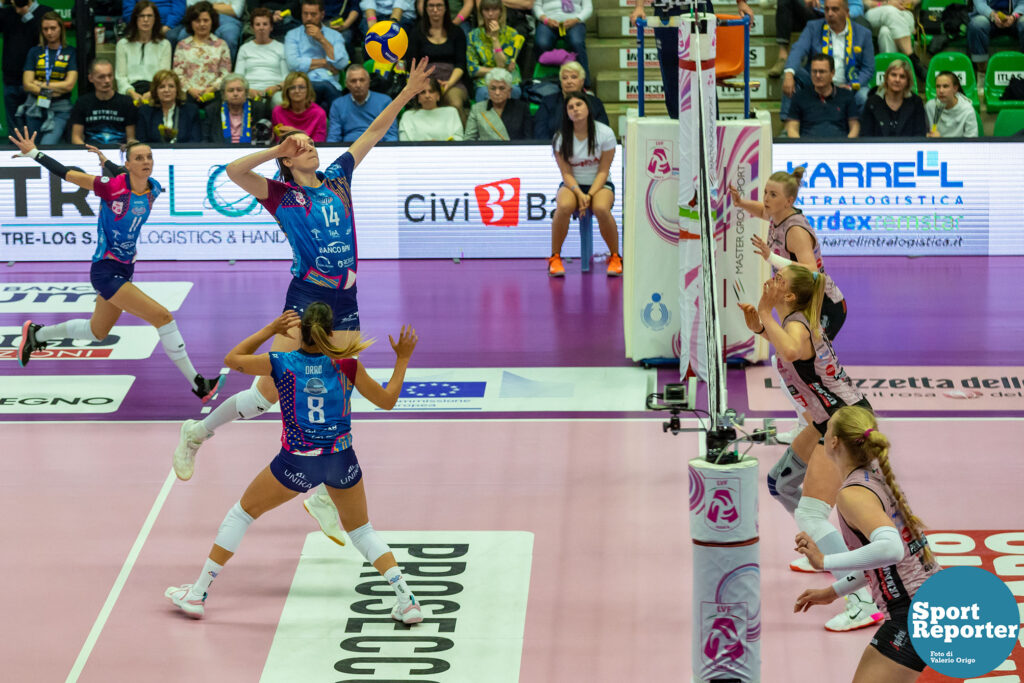 Attack of Dana Rettke (Vero Volley Milano) Finale1 Playoff
