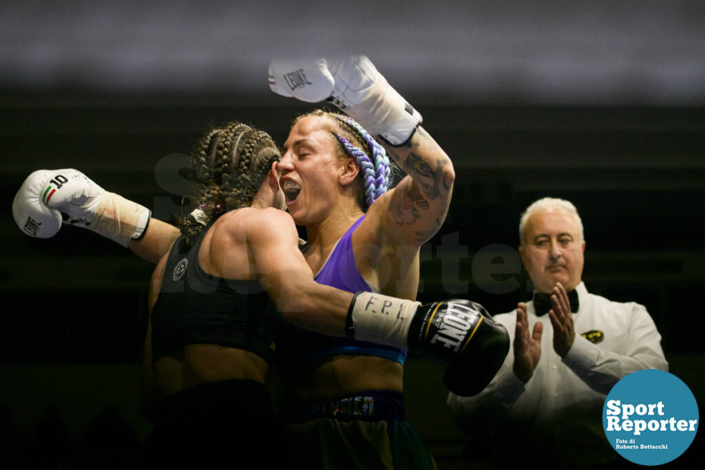 Brozzi vs Tosi - Italian Women Bantamweight Championship Boxe